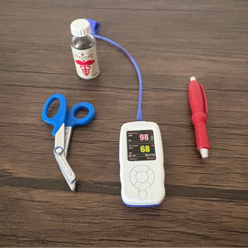 FOUR Our Generation Doll Accessories Medical Blood Pressure Peroxide Pen‎ Shears
